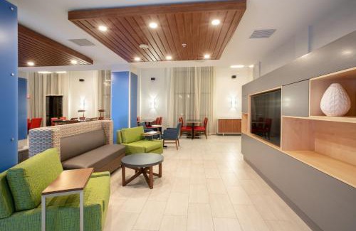 Glendale Sports and Entertainment District Hotel | Holiday Inn Express & Suites Phoenix Glendale Dist by IHG