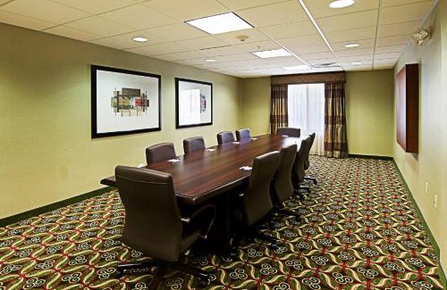 Glendale Sports and Entertainment District Hotel | Holiday Inn Express & Suites Phoenix Glendale Dist by IHG