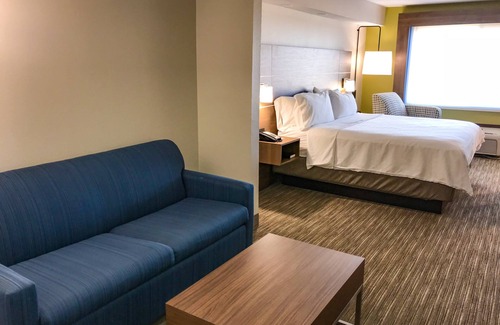 Lubbock Hotel | Holiday Inn Express & Suites Lubbock West by IHG