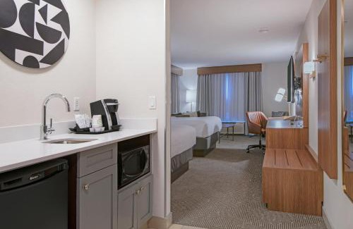 Kamloops Hotel | Holiday Inn Hotel and Suites-Kamloops by IHG