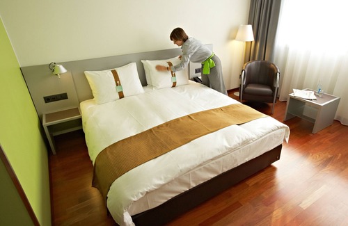 Oerlikon Hotel | Holiday Inn Zurich - Messe by IHG