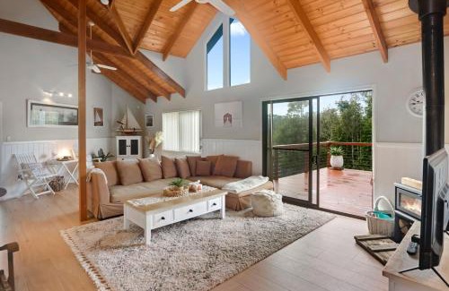 Callala Bay House | Holiday Retreat Jervis Bay - 5 Min Walk to Bay