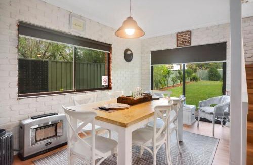 Callala Bay House | Holiday Retreat Jervis Bay - 5 Min Walk to Bay