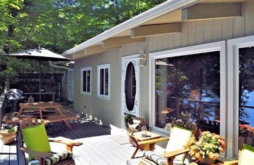 Carnarvon Cottage | *Holiday Specials* Gorgeous Lakefront Cottage On 12 Mile Lake