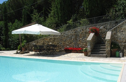 Loro Ciuffenna Villa | Holiday villa in quiet, wooded Casamona in Tuscany
