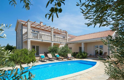 Stari Grad Villa | Holiday villa Isabella with private pool and beautiful garden