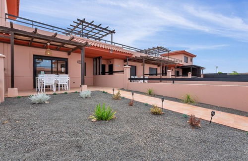 La Oliva Villa | Holiday Villa 'Manuela' with Mountain Views, Shared Pool and Wi-Fi