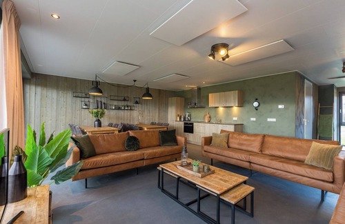 Municipality of Veere Ski Chalet | Holidayhome - Vroondijk 2 | Vrouwenpolder Zeebloesempje