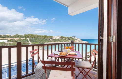 Cala Marcal Apartment | Holidays in Mallorca: renovated apartment with sea views