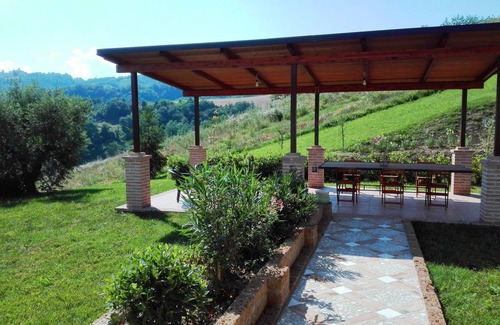 Montalto delle Marche House | Holidays on a farm