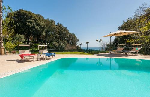 Posillipo Apartment | Holidays Naples Family - Pool in front of Capri