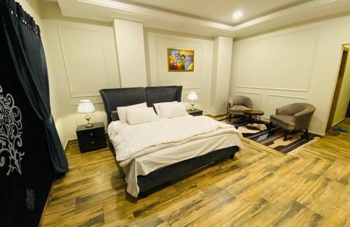 Rawalpindi Hotel | Holidazzle Serviced Appartment