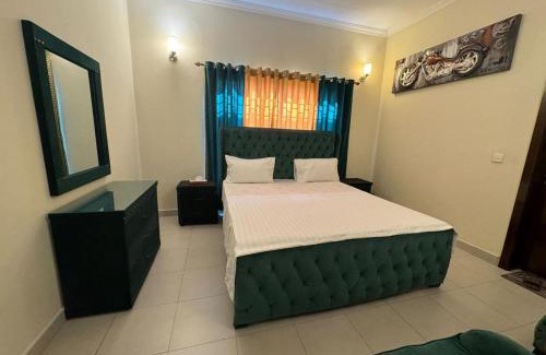 Karachi District Bed & Breakfast | Holidazzle Villa