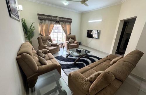 Karachi District Bed & Breakfast | Holidazzle Villa