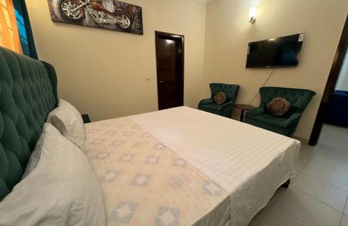 Karachi District Bed & Breakfast | Holidazzle Villa