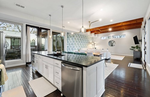 Holly House | Hollys Parkside Haven- Guest House Included
