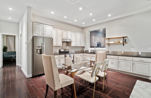 Holly House | Hollys Parkside Haven- Guest House Included