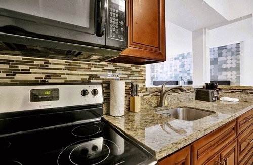 North Beach Apartment | Hollywood Studio Near Boardwalk Free Parking