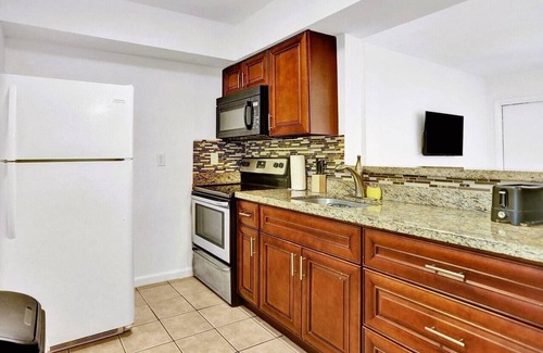 North Beach Apartment | Hollywood Studio Near Boardwalk Free Parking