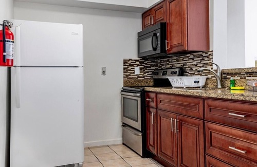 North Beach Apartment | Hollywood Studio Near Boardwalk Free Parking