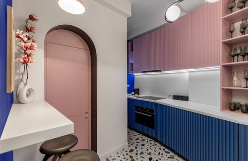 Bucharest City-Centre Apartment | Holt - Birds of Paradise