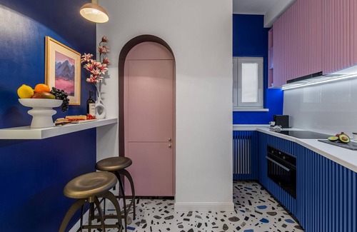 Bucharest City-Centre Apartment | Holt - Birds of Paradise