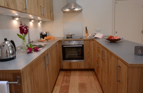 Halesworth Cottage | HOLY COW, UBBESTON, family friendly, with pool in Laxfield