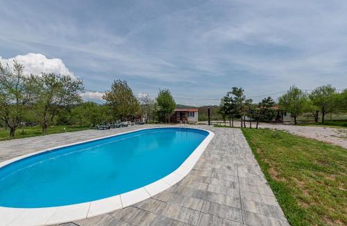Lovinac Resort | Holy Hills