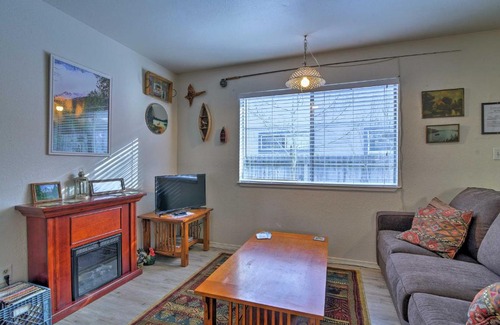 South Lake Tahoe House | Home 1 Mi to Heavenly Mtn Resort! Unwind Fireside