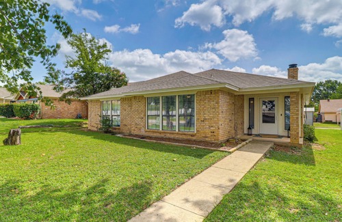 West Arlington House | Home 4 Mi to AT&T Stadium: Bring Your Pets!
