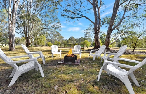 Lovedale House | Home Among the Gum Trees - Lovedale. Central to wineries and wedding venues