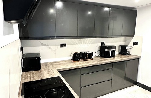 St. Thomas House | HOME AWAY 4BR LUXURY HOUSEnFAMILY FRUENDLY AND PET FRIENDLYnCITY CENTRE