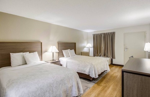 Addison Hotel | Home Away from Home - 2 Family Rooms with Pool & Essentials