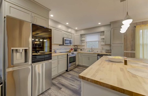 Eau Claire House | Home Away From Home - 3 BR in Columbia, SC