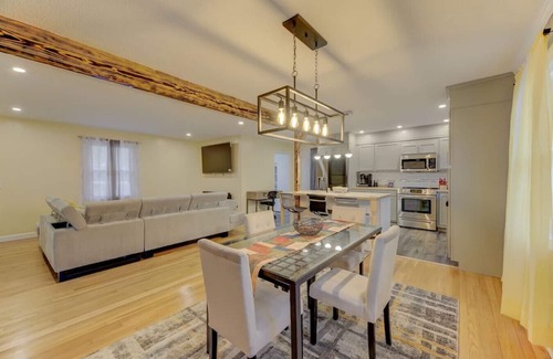 Eau Claire House | Home Away From Home - 3 BR in Columbia, SC