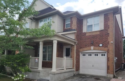 Halton Regional Municipality House | Home Away From Home! 4-bedroom house with a fully equipped kitchen, wi-fi & a TV