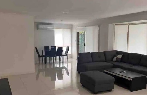Calamvale House | Home away from Home