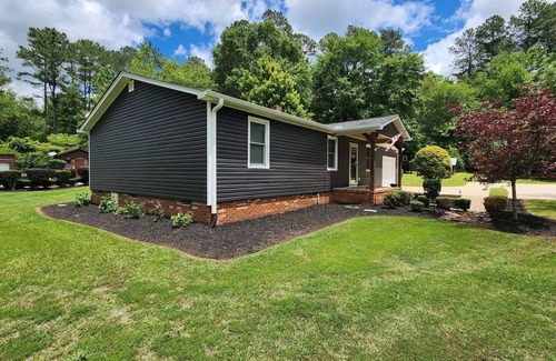 Pelzer House | Home away from home in a quiet rural setting!