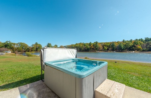 Waterfront Greens House | Home Away From Home: Lakefront, Dock Slip, Hot Tub, Fire Pit!