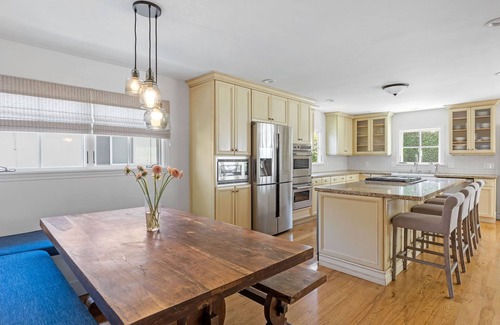 Tree Section House | Home away from home with great proximity to everything Manhattan Beach!