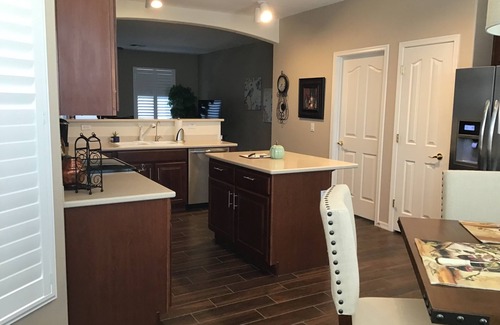 Springfield Lakes House | Home For the Holidays Resort Style