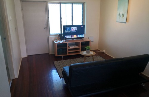 Hyde Park Apartment | Home Home at Haymarket 2BR AC close to Stadium/Mater Hospital and Day Surgery