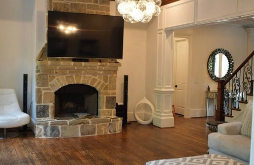 Atlanta House | Home in Atlanta -Heated Pool,Elevator,Movie theater,Gym -15 min from Downtown