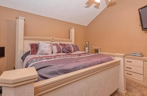 Sugar Land House | Home in Meadows Place ~ Perfect for Family Getaway (w/ Backyard & Home Theater!)