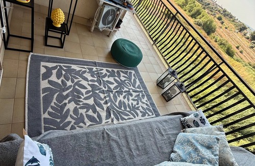 Floridia Apartment | Home of the Sun & Colors, Wi-Fi, AC, Smart TV, 10 min from Syracusa