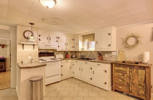 Plymouth House | Home w/Outdoor Entertainment Area in Ashland!