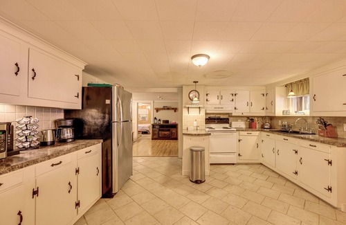 Plymouth House | Home w/Outdoor Entertainment Area in Ashland!