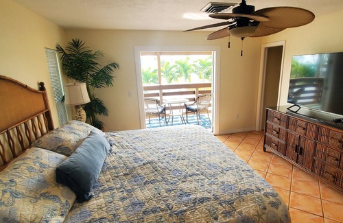 Englewood Resort | Home with adjoining Pool House! 12 Bedrooms 8 baths, TIKI Bar & Gathering room!