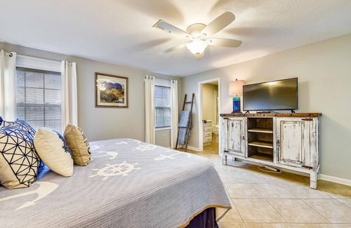 Bid-a-wee Beach House | 🐬Home with PRIVATE BEACH access! BOOK NOW! *Free Activities!*🐬