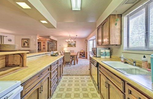 Twain Harte House | Home with Serene Deck in Twain Harte!